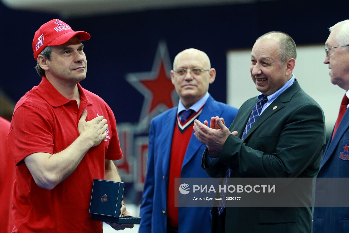 Церемония вручения медалей чемпионата КХЛ хоккеистам ЦСКА