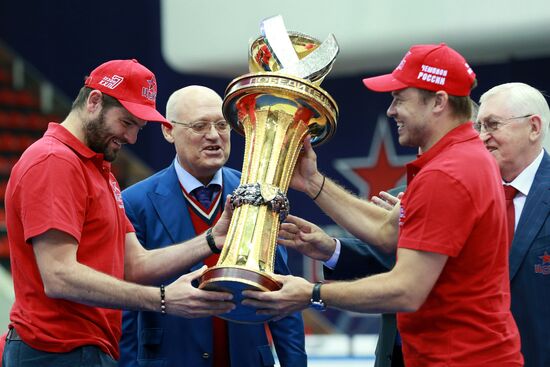 Церемония вручения медалей чемпионата КХЛ хоккеистам ЦСКА