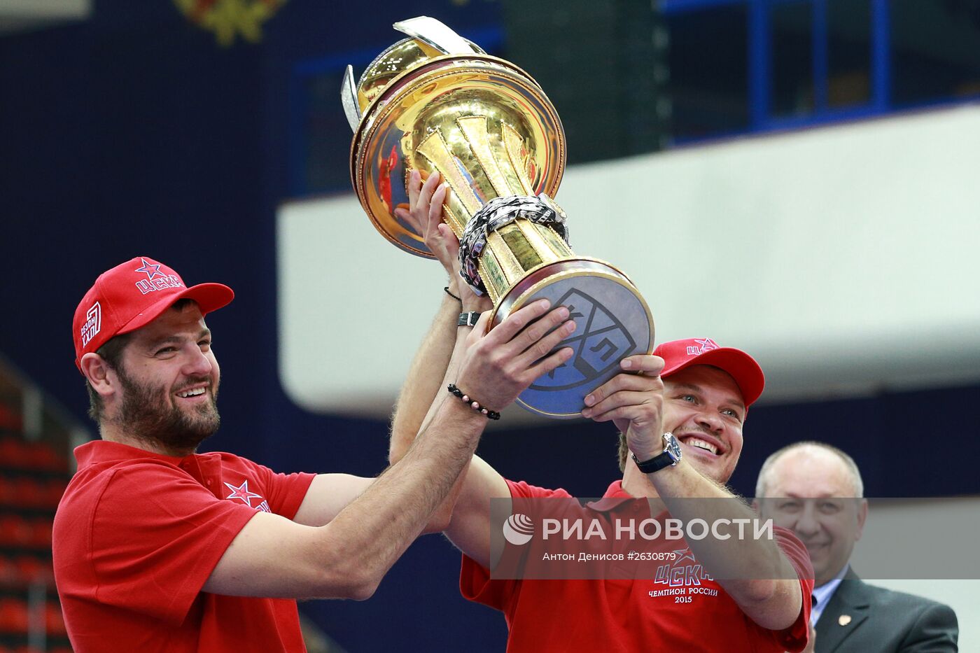 Церемония вручения медалей чемпионата КХЛ хоккеистам ЦСКА