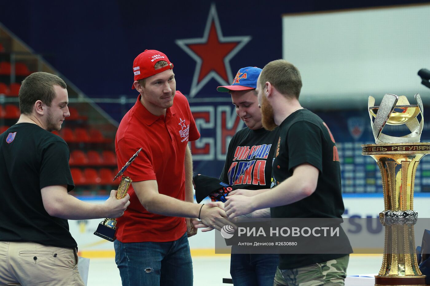 Церемония вручения медалей чемпионата КХЛ хоккеистам ЦСКА