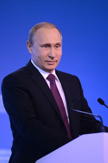 Президент РФ В.Путин принял участие в заседании бизнес-форума "Деловой России"
