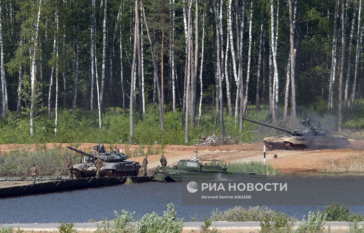 Показ техники в рамках подготовки к международному форуму "Армия-2015"