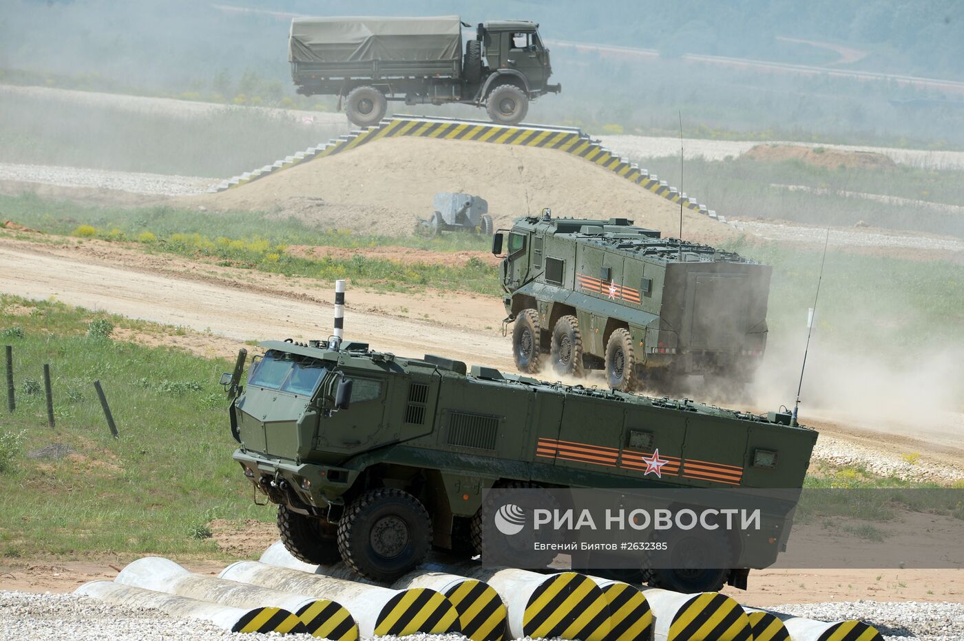 Показ техники в рамках подготовки к международному форуму "Армия-2015"