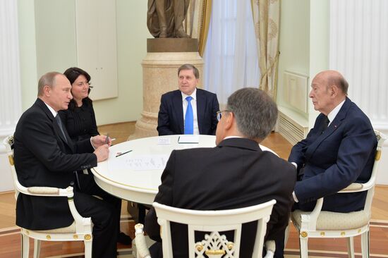 ПрезидентРФ В.Путин встретился с экс-президентом Франции В.Ж.д'Эстеном