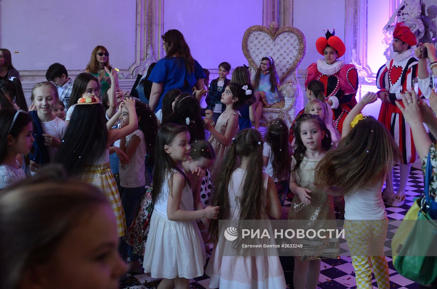 Выставка-иллюзия "Алиса в стране чудес"