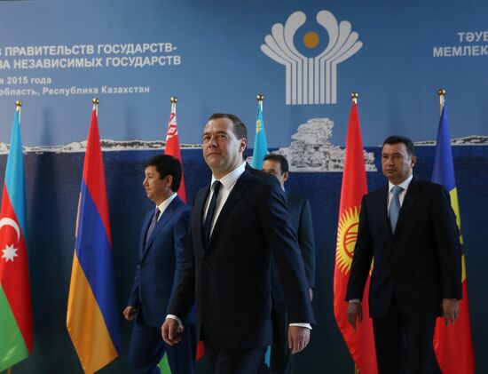 Премьер-министр РФ Д.Медведев принимает участие в заседаниях Совета глав правительств СНГ и ЕАЭС в Казахстане