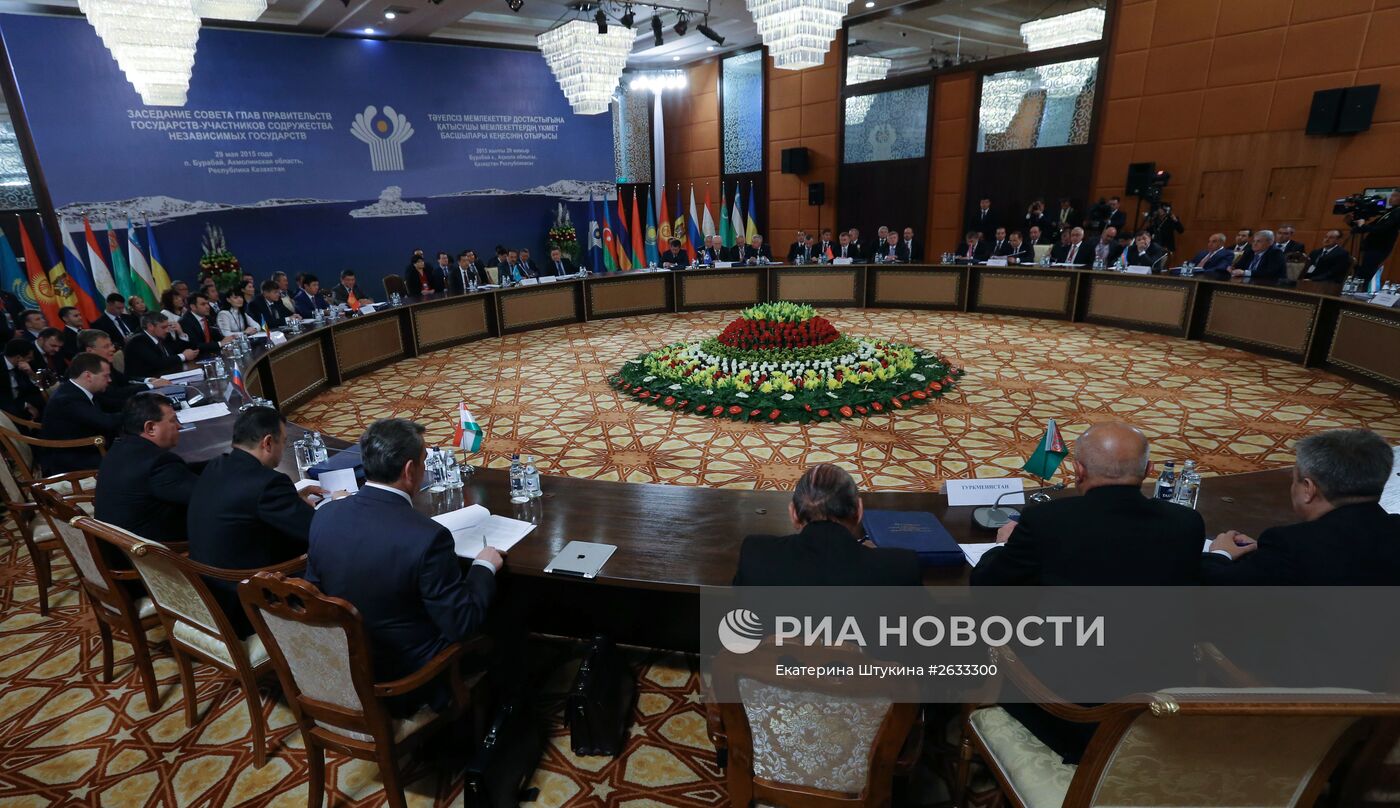 Премьер-министр РФ Д.Медведев принимает участие в заседаниях Совета глав правительств СНГ и ЕАЭС в Казахстане