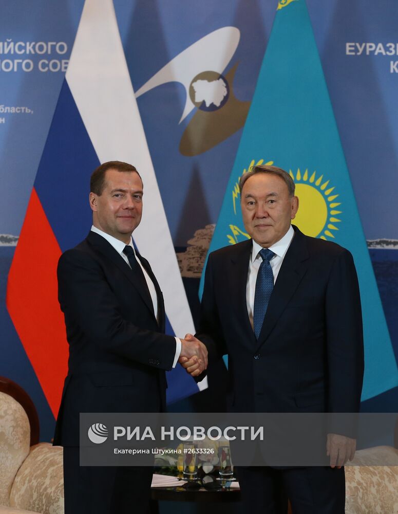 Премьер-министр РФ Д.Медведев принимает участие в заседаниях Совета глав правительств СНГ и ЕАЭС в Казахстане