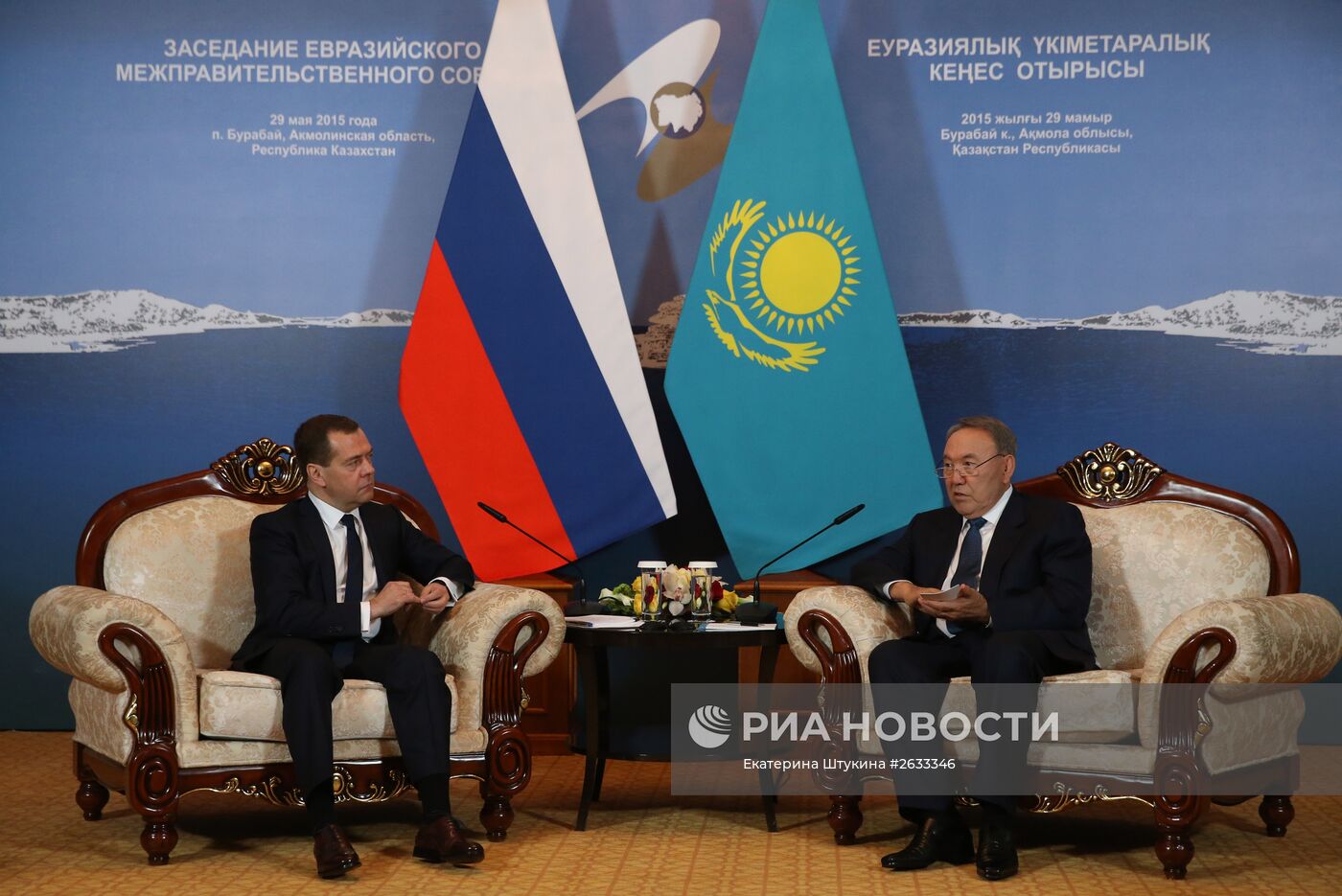 Премьер-министр РФ Д.Медведев принимает участие в заседаниях Совета глав правительств СНГ и ЕАЭС в Казахстане