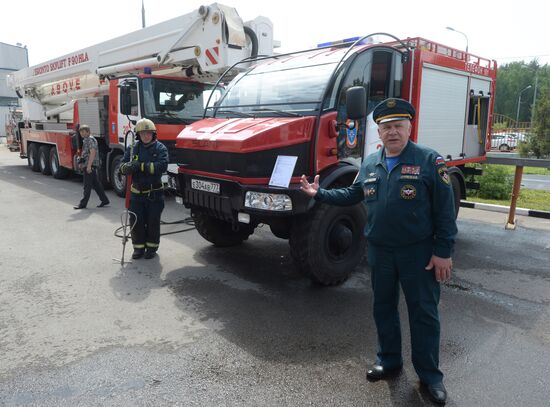 Демонстрация пожарно-спасательной техники в Москве
