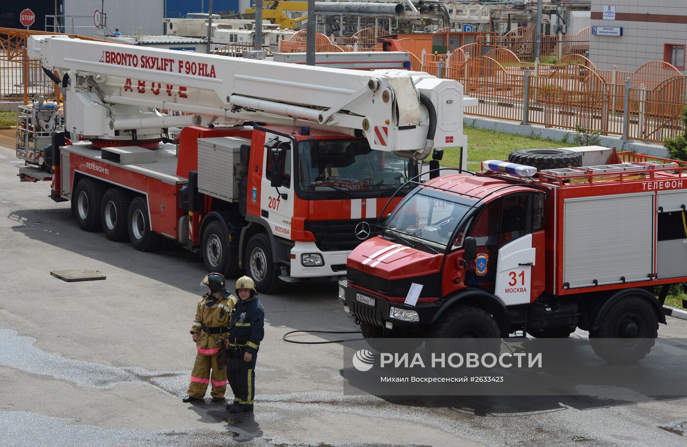 Демонстрация пожарно-спасательной техники в Москве