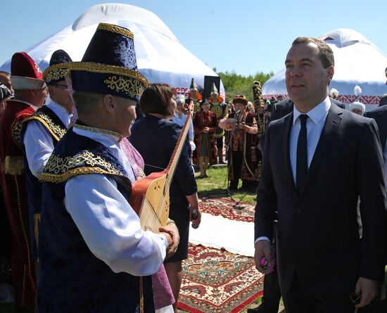 Премьер-министр РФ Д.Медведев принимает участие в заседаниях Совета глав правительств СНГ и ЕАЭС в Казахстане