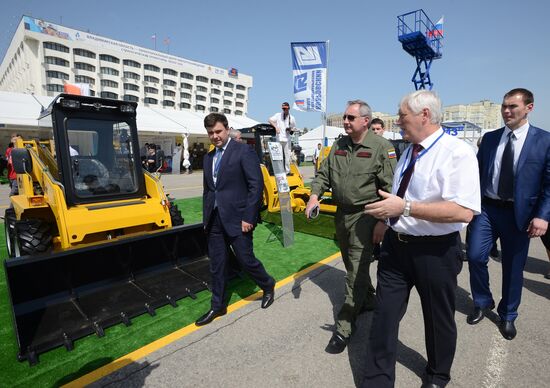 Вице-премьер правительства РФ Д.Рогозин посетил III Владимирский экономический форум 2015