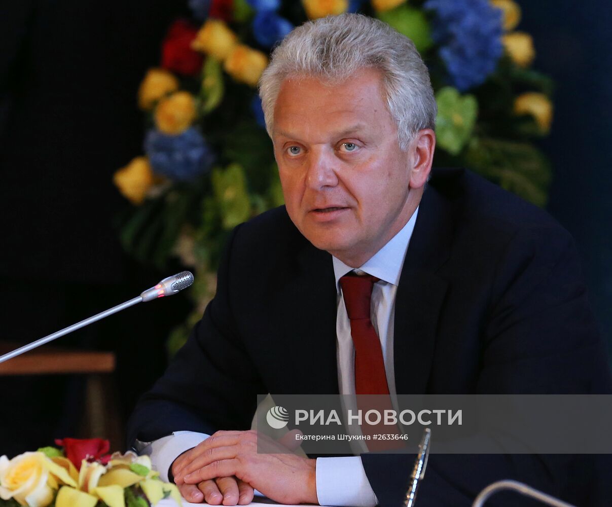 Премьер-министр РФ Д.Медведев принимает участие в заседаниях Совета глав правительств СНГ и ЕАЭС в Казахстане