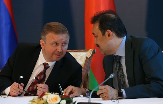 Премьер-министр РФ Д.Медведев принимает участие в заседаниях Совета глав правительств СНГ и ЕАЭС в Казахстане