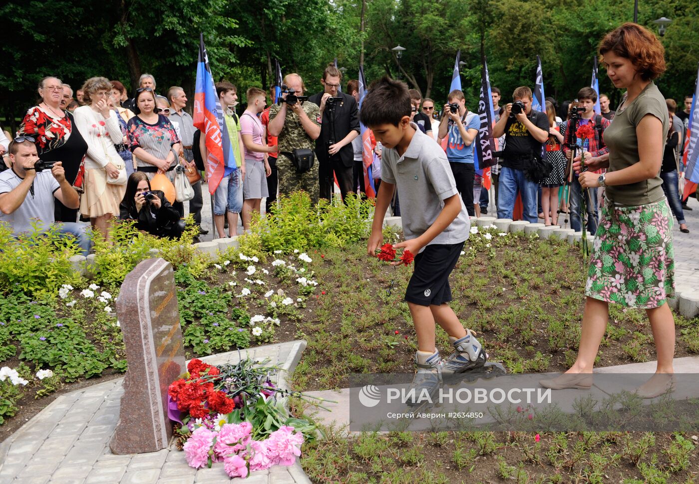 Митинг в память о погибших детях Донбасса прошел в Донецке 1 июня