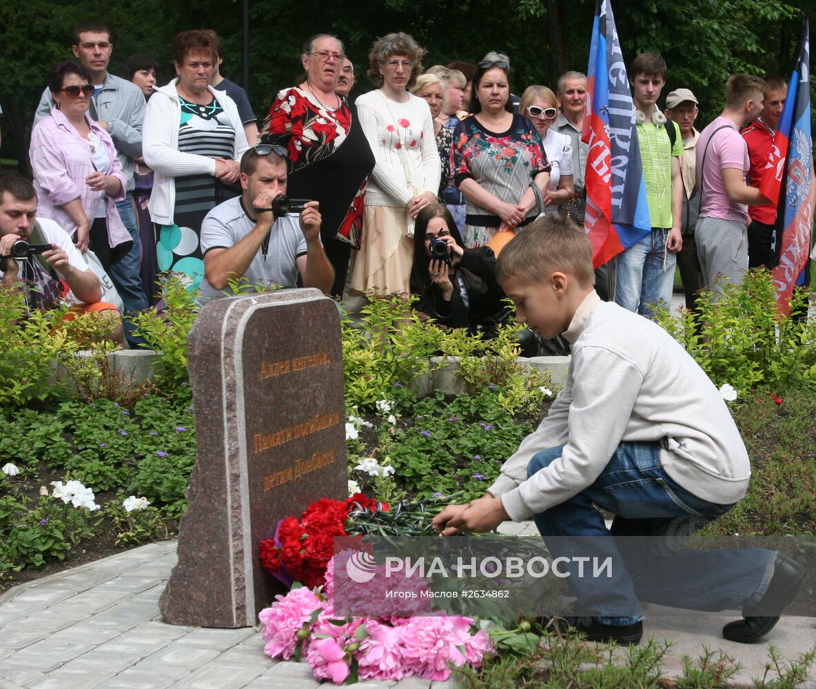 Митинг в память о погибших детях Донбасса прошел в Донецке 1 июня