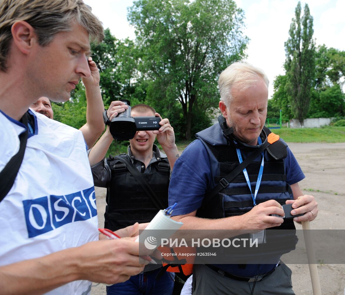 Представители ОБСЕ прибыли на место обстрела в Донецке