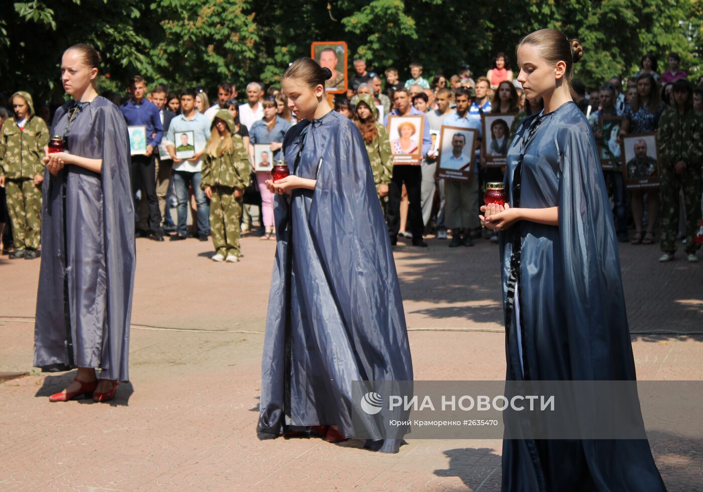 Траурные мероприятия в годовщину авиаудара по зданию Луганской ОГА