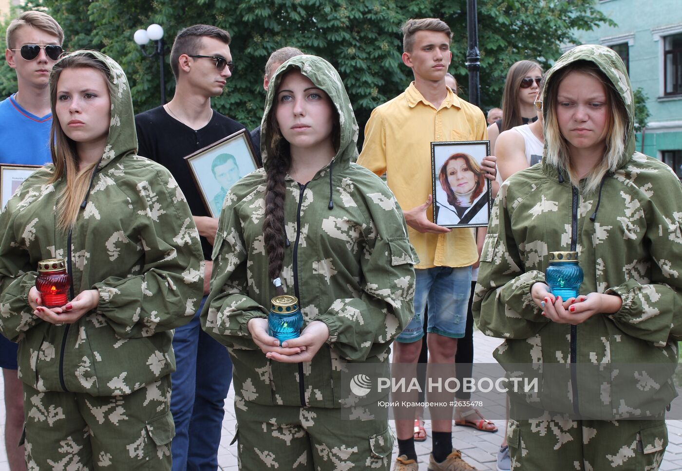 Траурные мероприятия в годовщину авиаудара по зданию Луганской ОГА