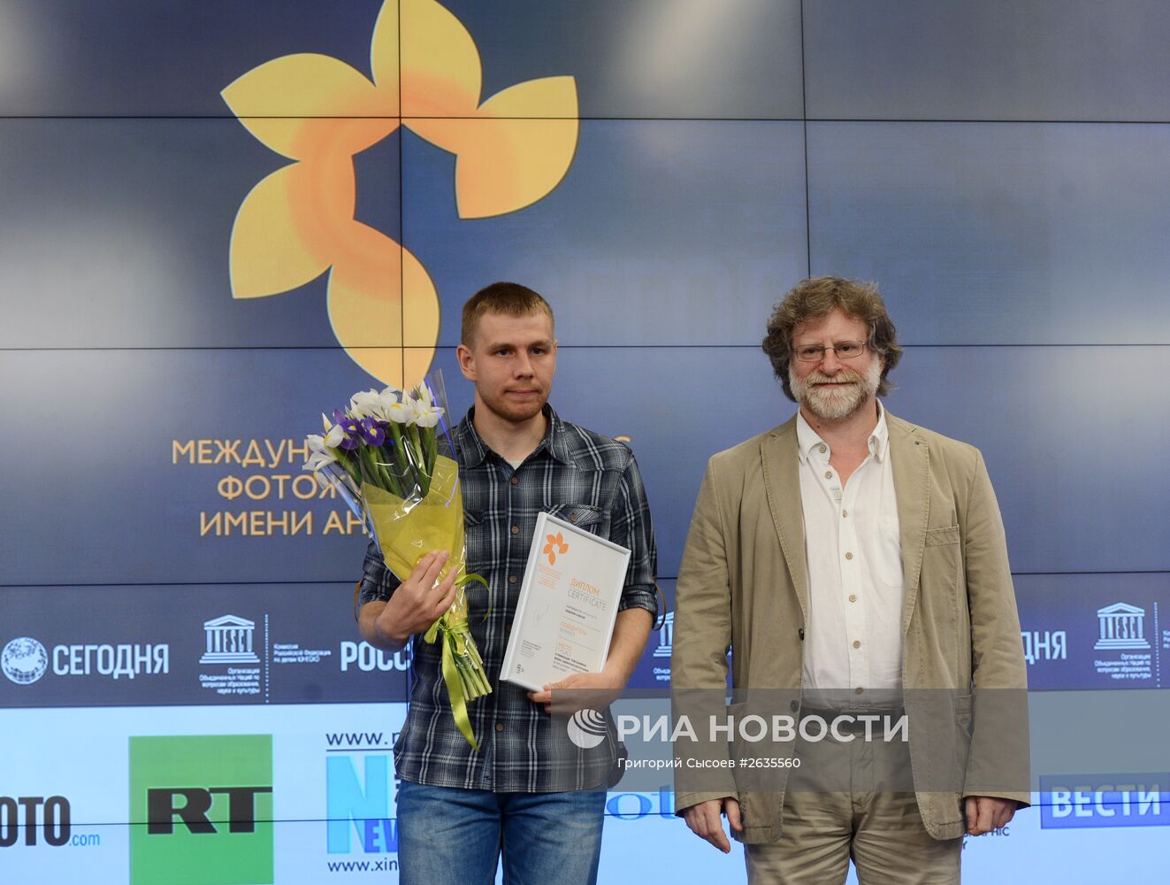 Церемония награждения победителя и призеров Международного конкурса фотожурналистики имени Андрея Стенина