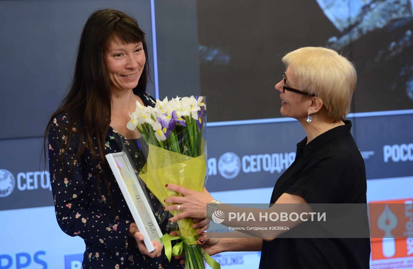 Церемония награждения победителя и призеров Международного конкурса фотожурналистики имени Андрея Стенина