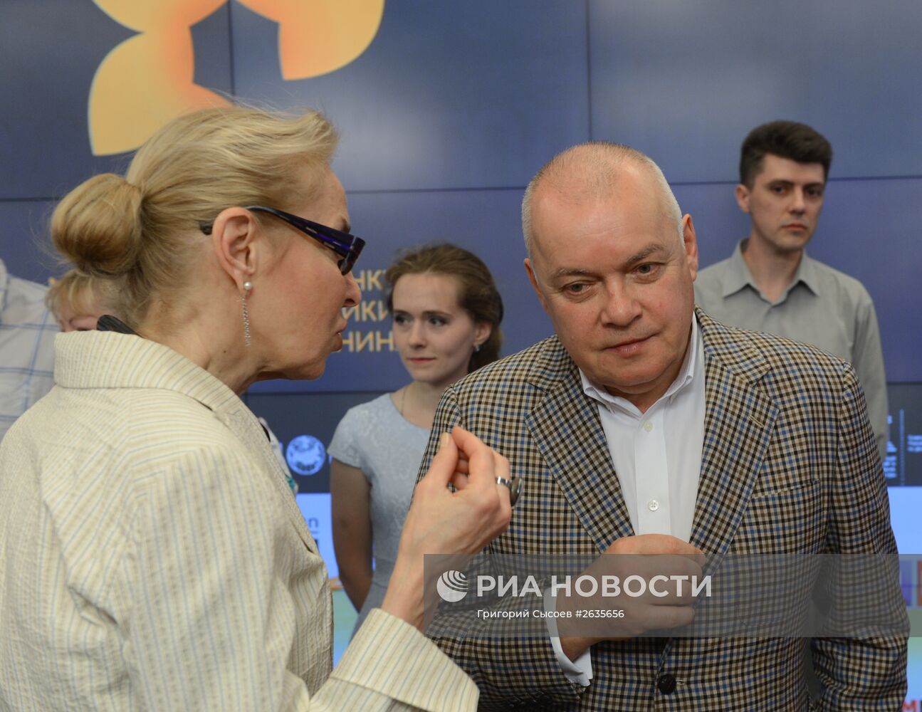 Церемония награждения победителя и призеров Международного конкурса фотожурналистики имени Андрея Стенина