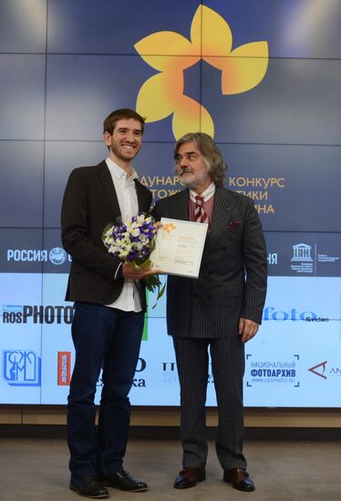 Церемония награждения победителя и призеров Международного конкурса фотожурналистики имени Андрея Стенина