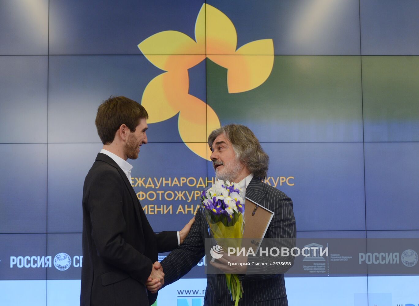 Церемония награждения победителя и призеров Международного конкурса фотожурналистики имени Андрея Стенина