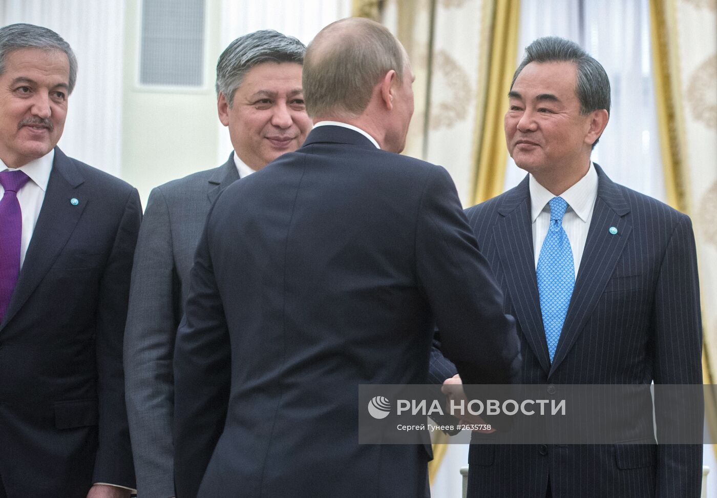 Президент РФ В.Путин принял в Кремле участников заседания Совета глав МИД стран ШОС