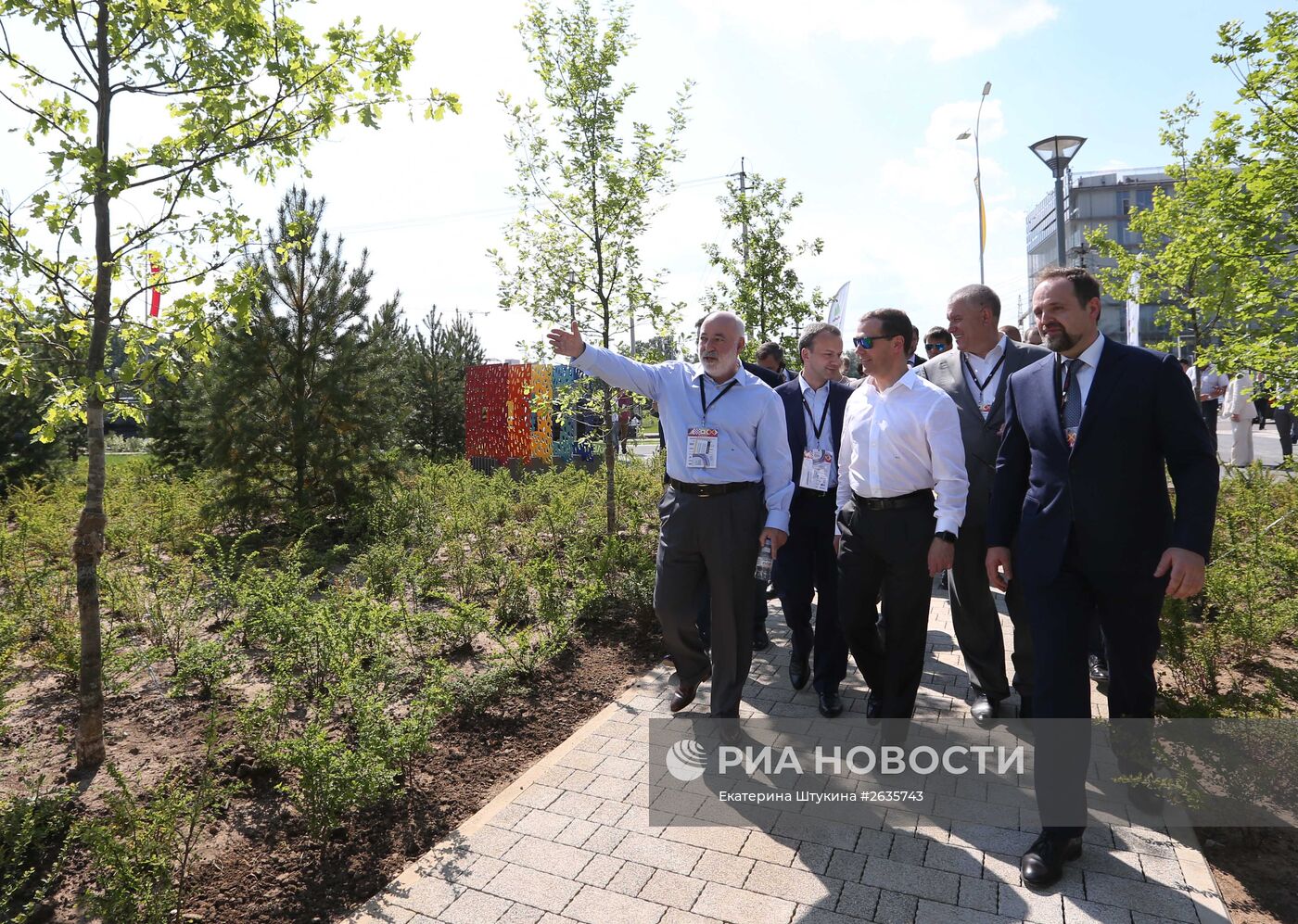 Премьер-министр РФ Д.Медведев принял участие в международной конференции Startup Village в "Сколково"