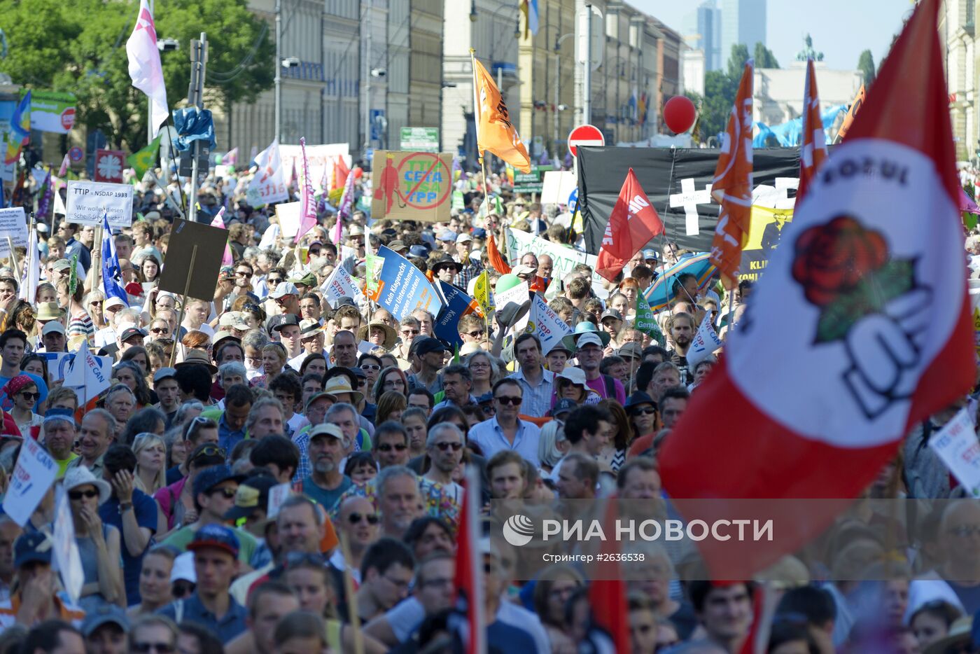 Акция протеста в Мюнхене, приуроченная к саммиту G-7