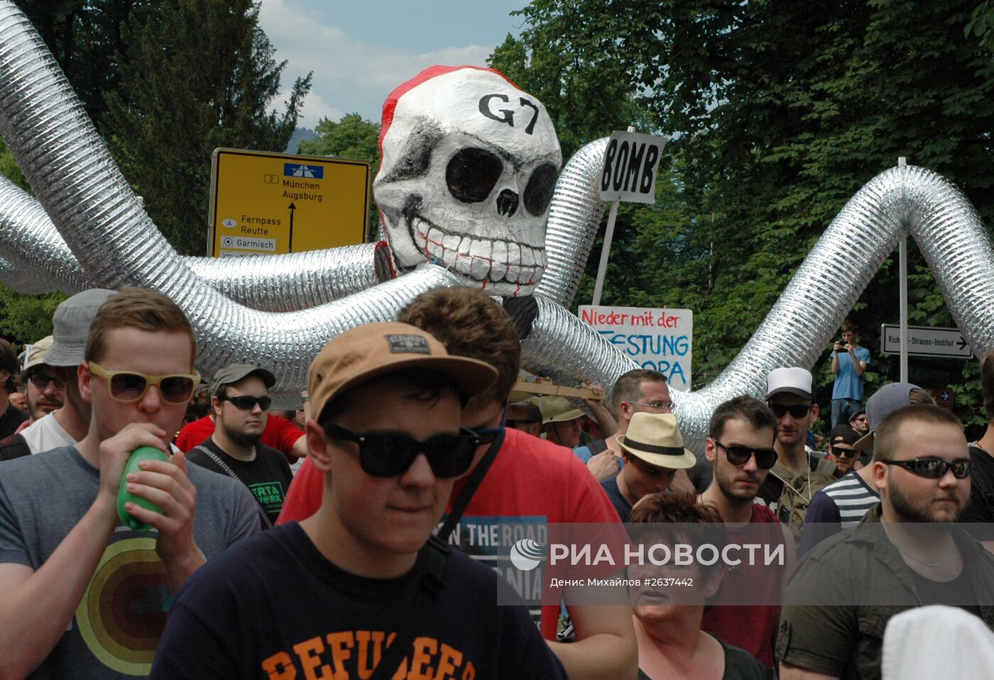 Акция протеста против саммита G-7 в Гармиш-Партенкирхене