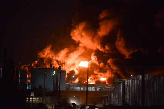 Пожар на нефтебазе под Киевом