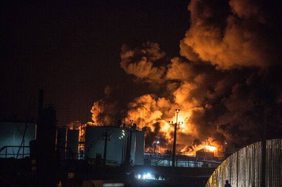 Пожар на нефтебазе под Киевом