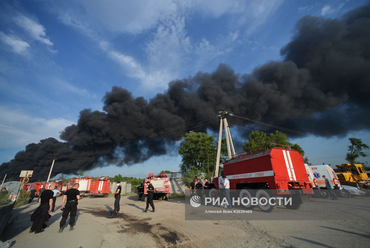 Пожар на нефтебазе в Киевской области