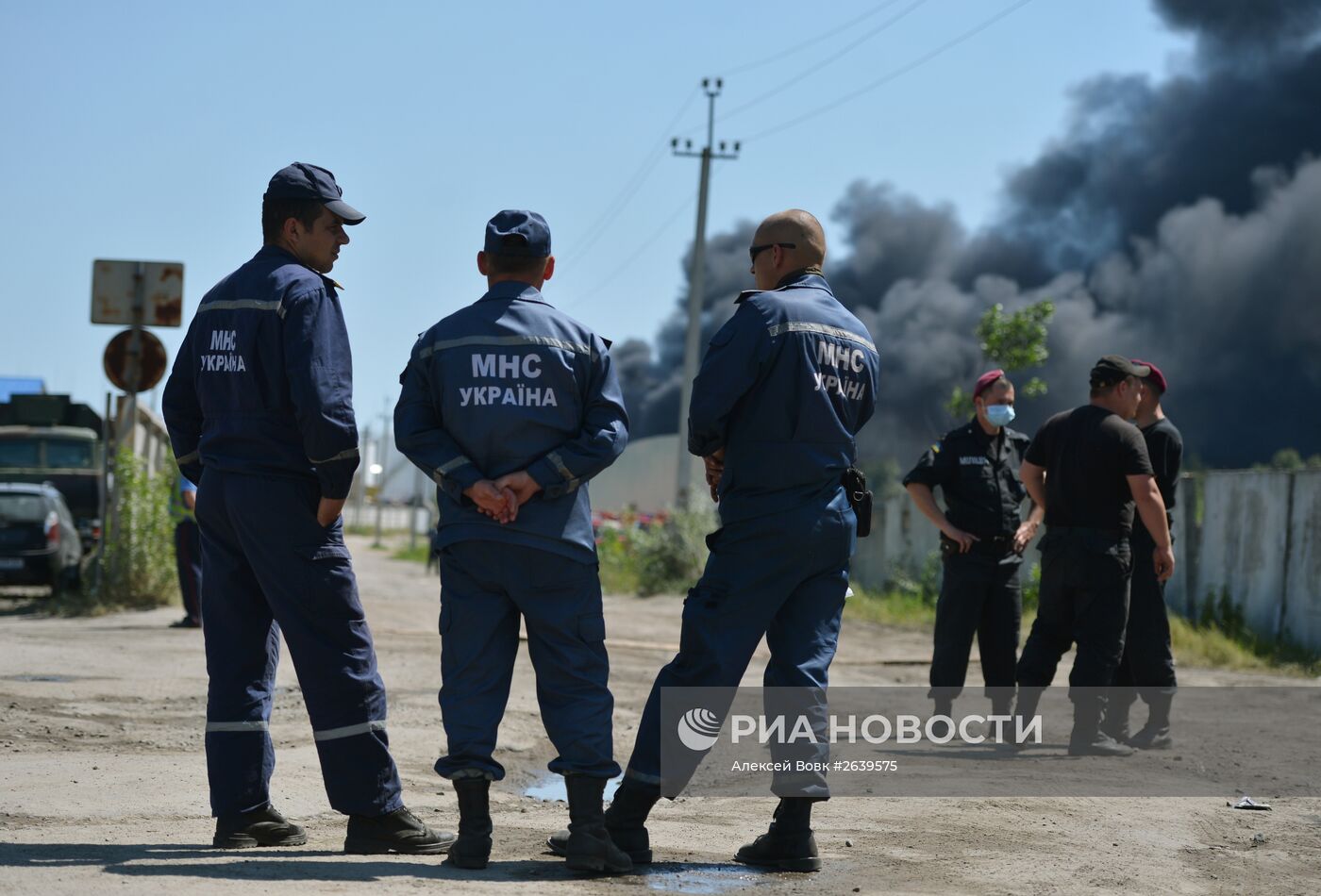 Пожар на нефтебазе в Киевской области