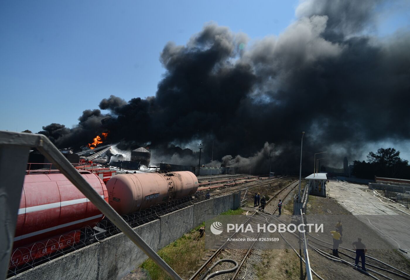 Пожар на нефтебазе в Киевской области