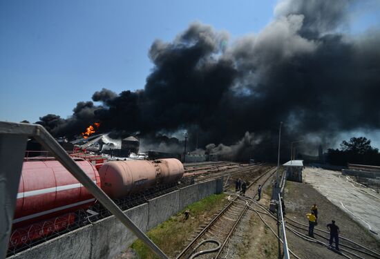 Пожар на нефтебазе в Киевской области
