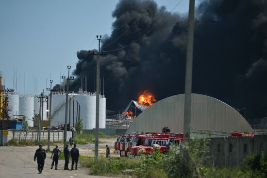 Пожар на нефтебазе в Киевской области