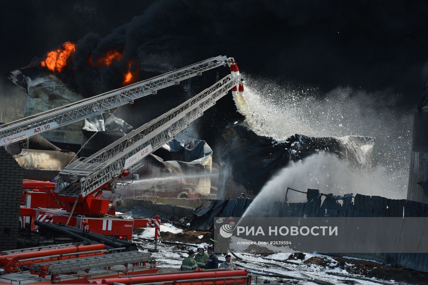 Пожар на нефтебазе в Киевской области