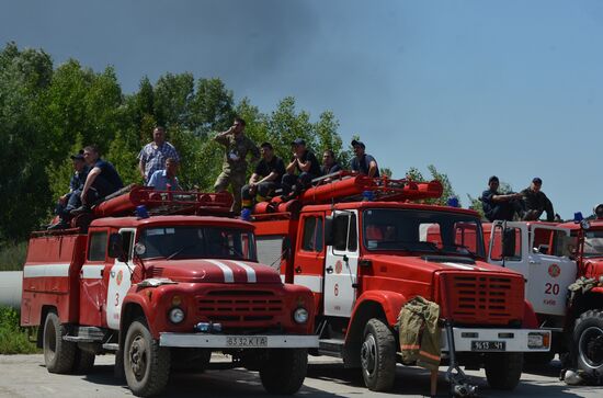 Пожар на нефтебазе в Киевской области