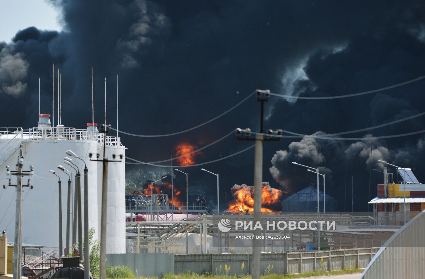 Пожар на нефтебазе в Киевской области