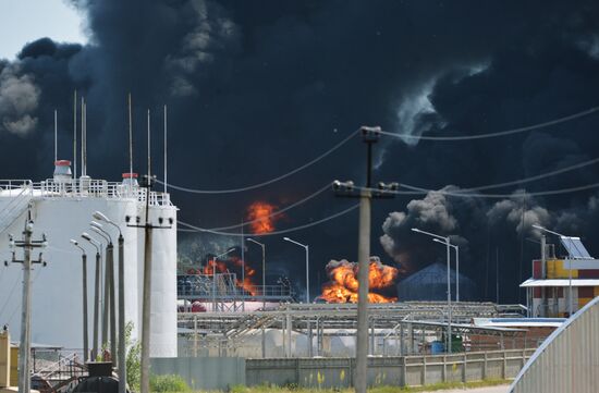 Пожар на нефтебазе в Киевской области