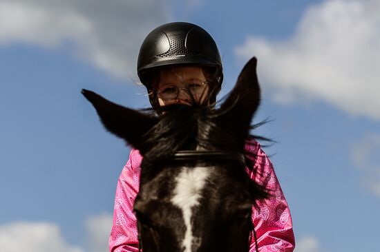 Соревнования по конному спорту среди спортсменов с ограниченными возможностями здоровья