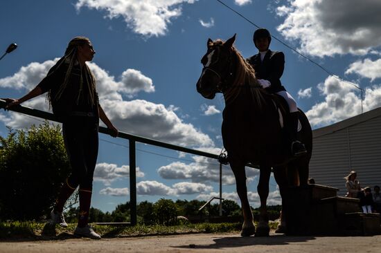 Соревнования по конному спорту среди спортсменов с ограниченными возможностями здоровья