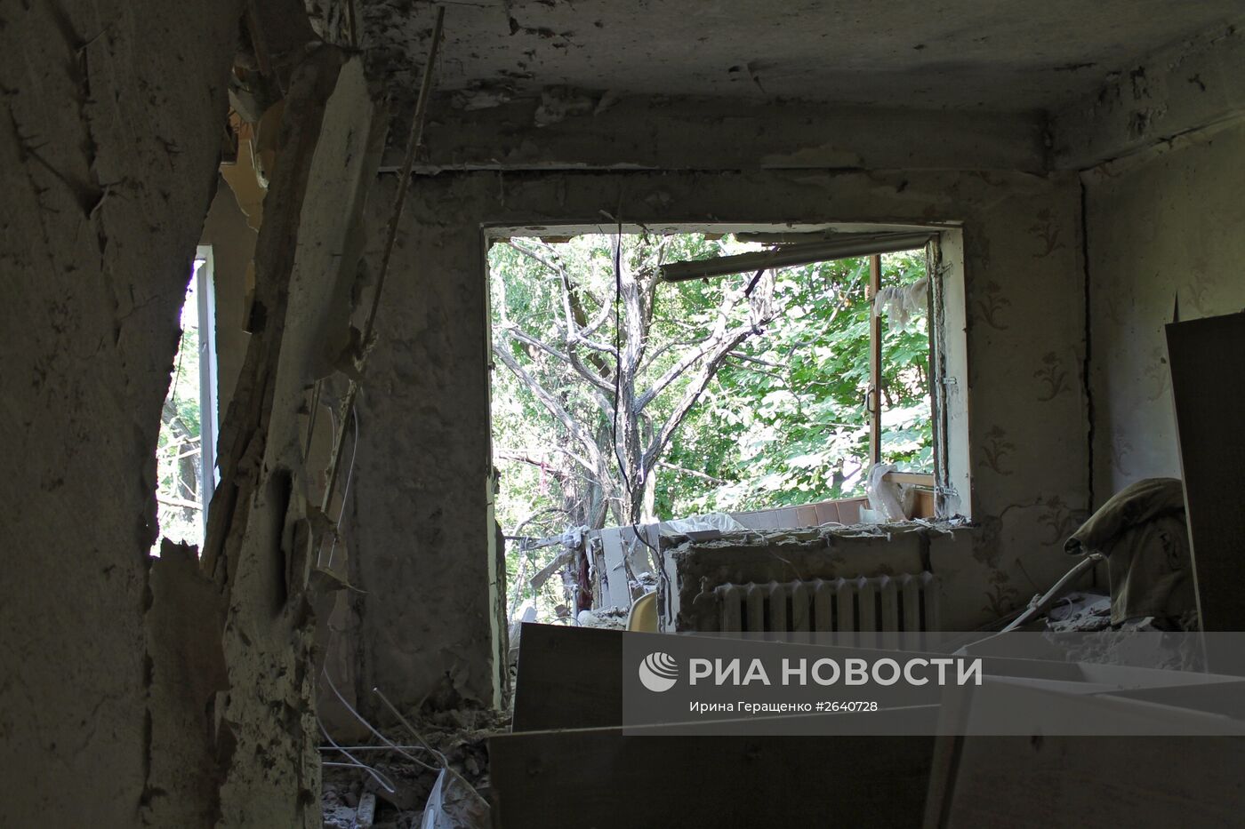 Последствия обстрелов поселка Октябрьский в Донецке