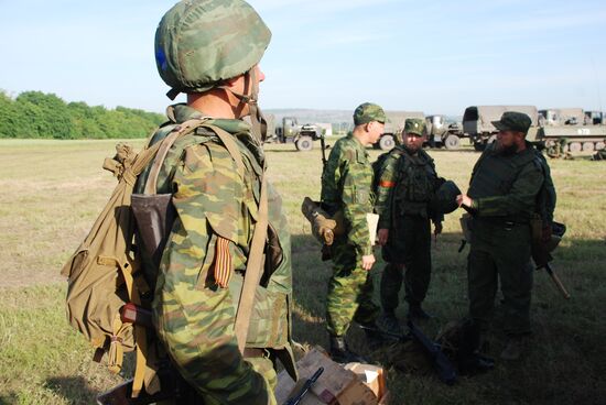 Ополченцы ДНР в Старобешевском районе Донецкой области