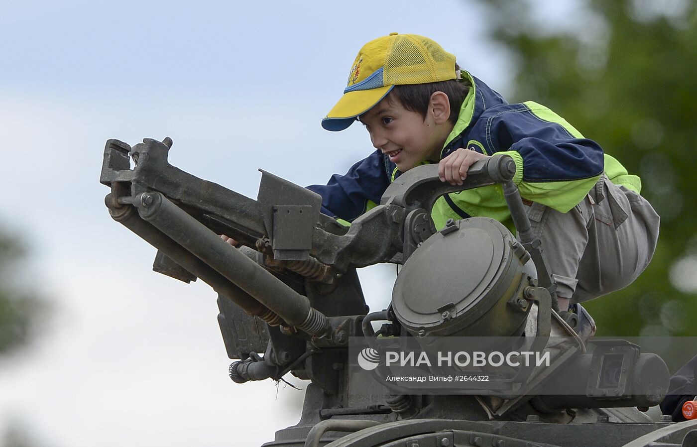 Международный военно-технический форум "АРМИЯ-2015". День второй