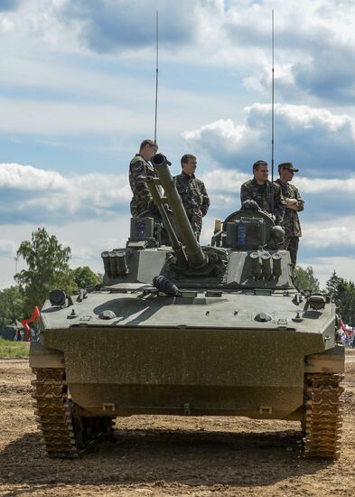 Международный военно-технический форум "АРМИЯ-2015". День второй